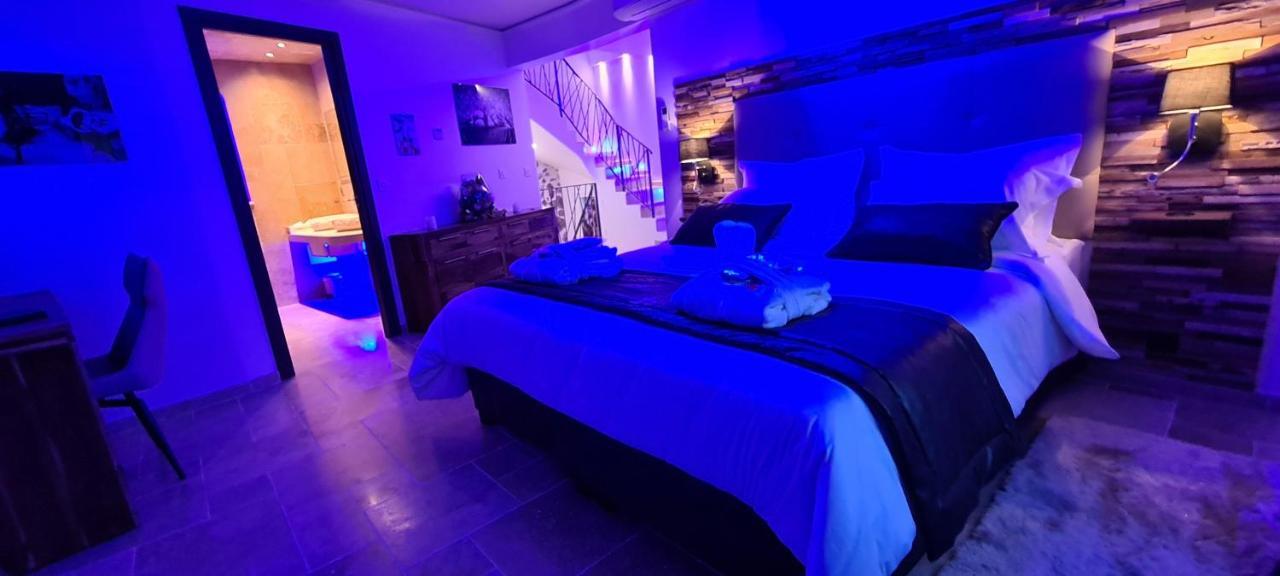 Hotel Loveroom La Garçonn'hyeres *
