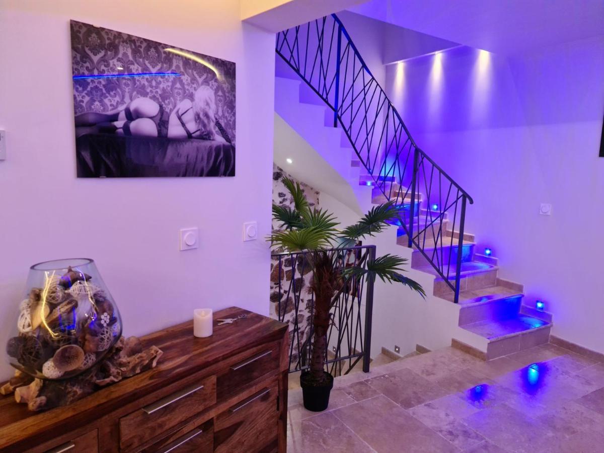 Hotel Loveroom La Garçonn'hyeres *