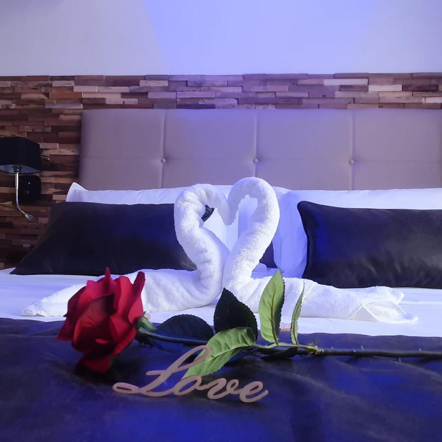 Hotel Loveroom La Garçonn'hyeres